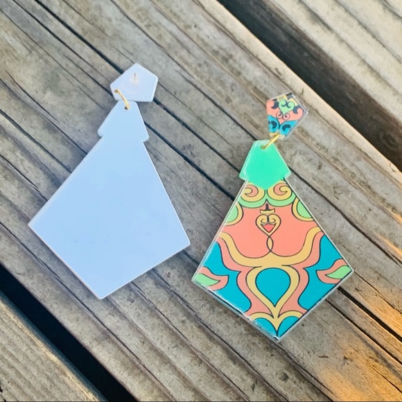 GORGEOUS African Acrylic Earrings With Gift Bag - Picture 4 of 5